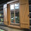 Stary Sącz - okna drewniane z okiennicami